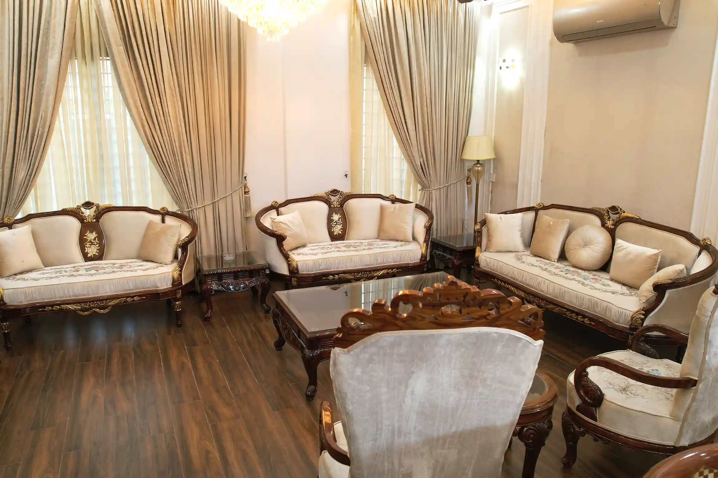 Royal Windsor Sofa Set
